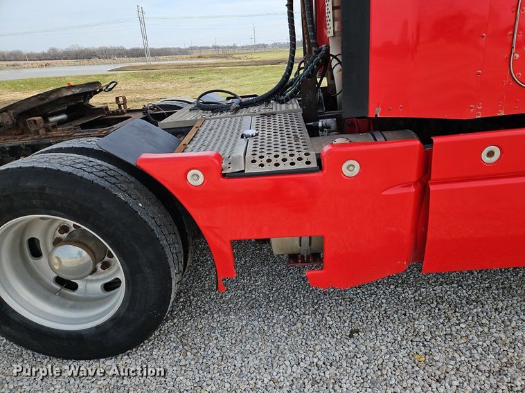 image for item DN7183 2007 Kenworth T600 semi truck