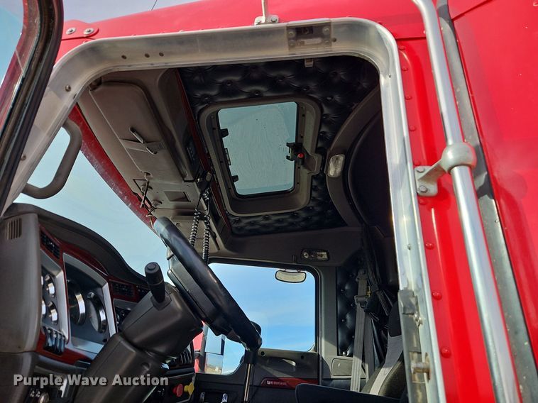 image for item DN7183 2007 Kenworth T600 semi truck