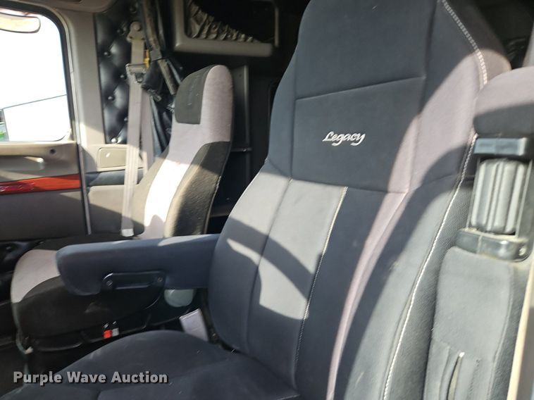 image for item DN7183 2007 Kenworth T600 semi truck