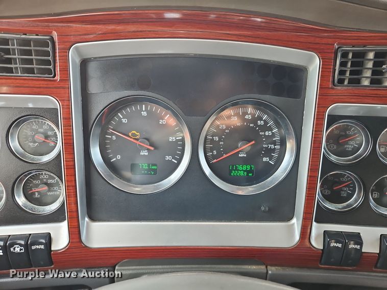 image for item DN7183 2007 Kenworth T600 semi truck