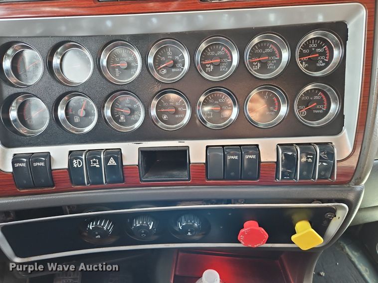 image for item DN7183 2007 Kenworth T600 semi truck