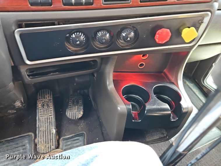 image for item DN7183 2007 Kenworth T600 semi truck