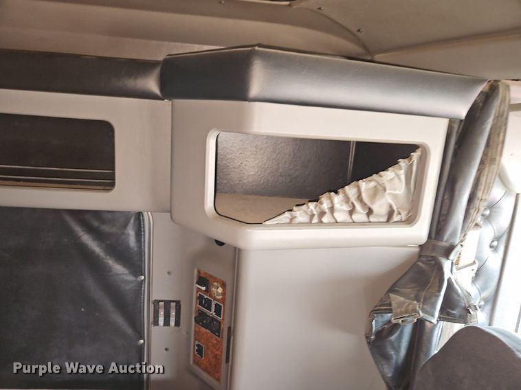 image for item DN7183 2007 Kenworth T600 semi truck