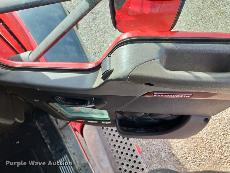 image for item DN7183 2007 Kenworth T600 semi truck