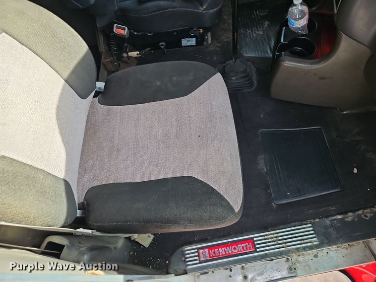 image for item DN7183 2007 Kenworth T600 semi truck