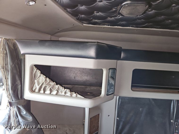 image for item DN7183 2007 Kenworth T600 semi truck