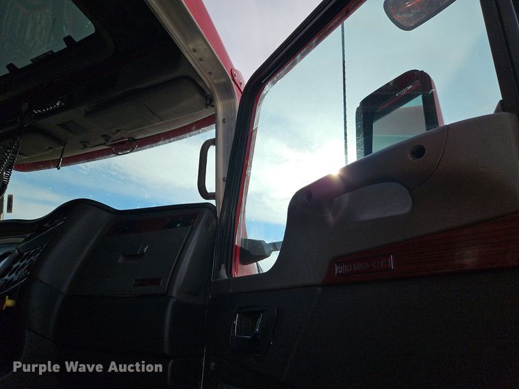 image for item DN7183 2007 Kenworth T600 semi truck