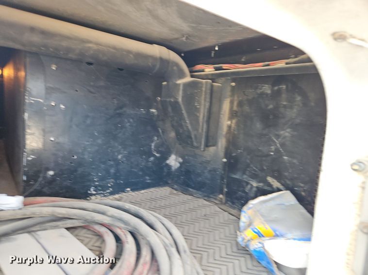 image for item DN7183 2007 Kenworth T600 semi truck