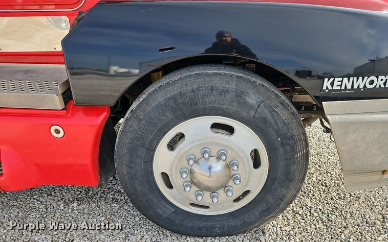 image for item DN7183 2007 Kenworth T600 semi truck