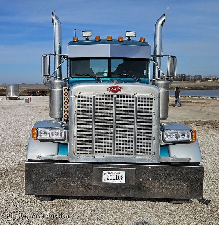 image for item DN7184 2004 Peterbilt  379 semi truck