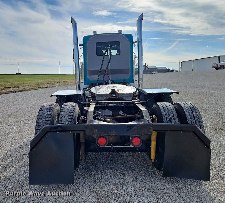 image for item DN7184 2004 Peterbilt  379 semi truck
