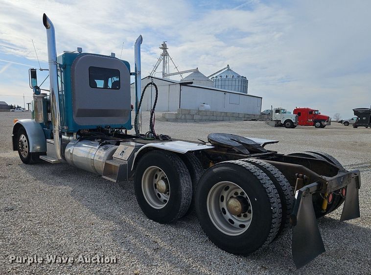 image for item DN7184 2004 Peterbilt  379 semi truck