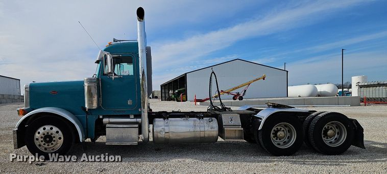 image for item DN7184 2004 Peterbilt  379 semi truck
