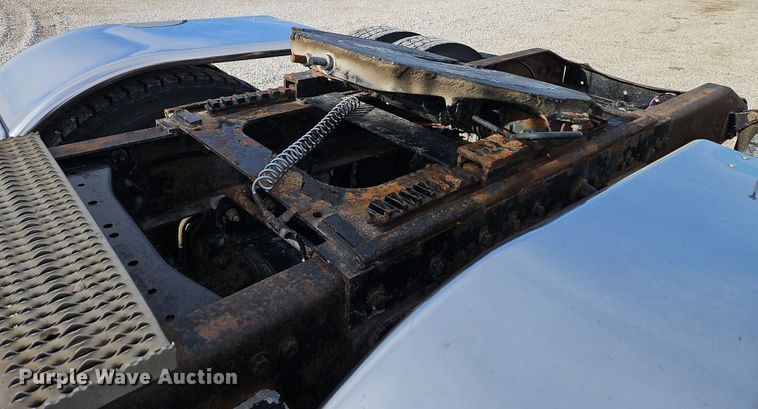 image for item DN7184 2004 Peterbilt  379 semi truck