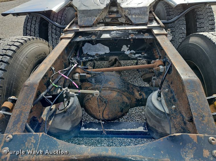 image for item DN7184 2004 Peterbilt  379 semi truck