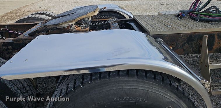 image for item DN7184 2004 Peterbilt  379 semi truck