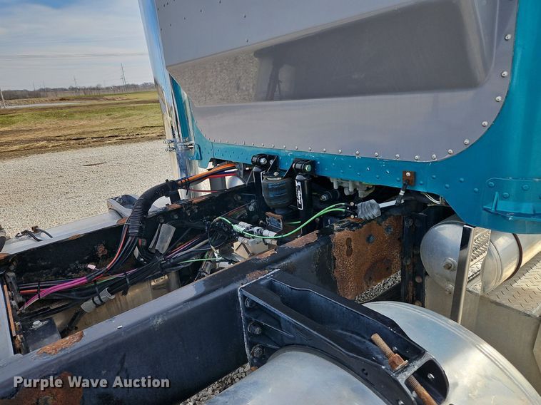 image for item DN7184 2004 Peterbilt  379 semi truck