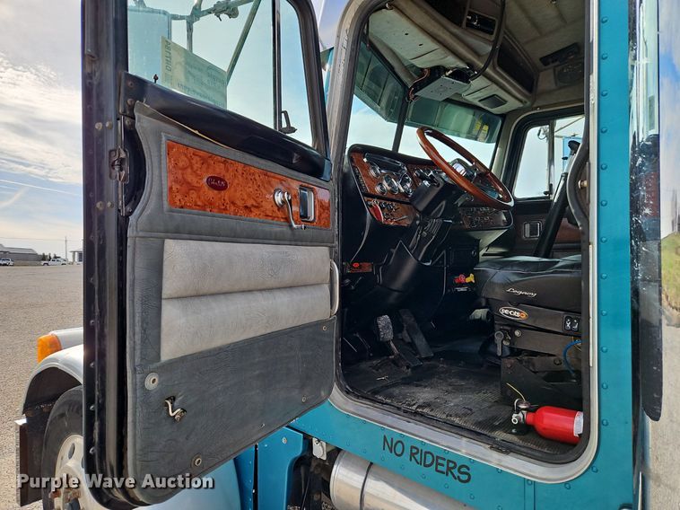 image for item DN7184 2004 Peterbilt  379 semi truck