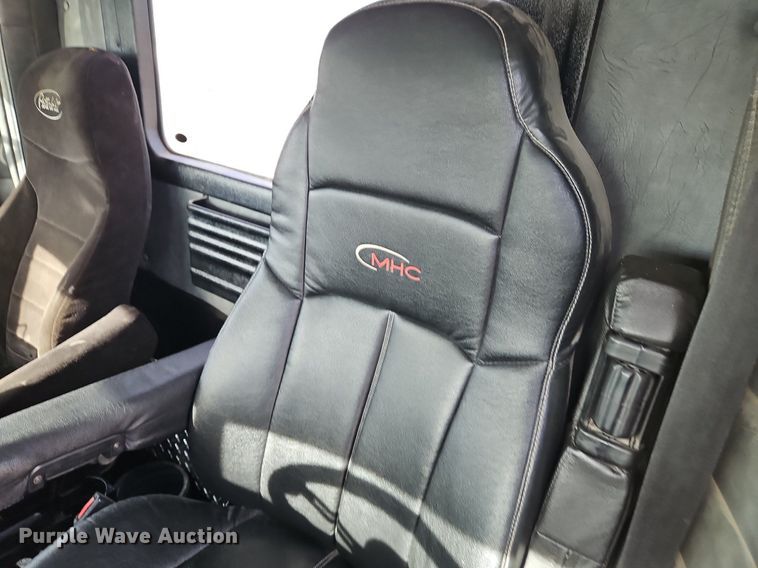 image for item DN7184 2004 Peterbilt  379 semi truck