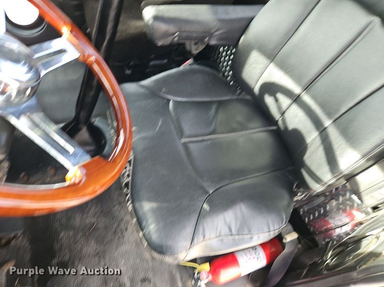 image for item DN7184 2004 Peterbilt  379 semi truck