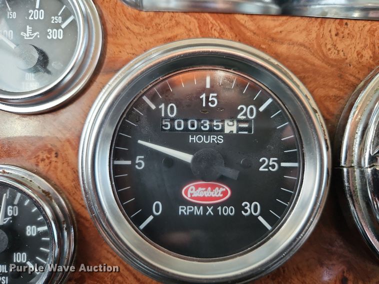 image for item DN7184 2004 Peterbilt  379 semi truck