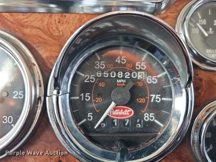 image for item DN7184 2004 Peterbilt  379 semi truck