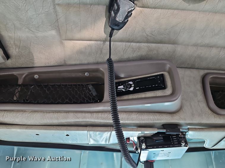 image for item DN7184 2004 Peterbilt  379 semi truck