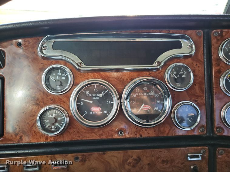 image for item DN7184 2004 Peterbilt  379 semi truck