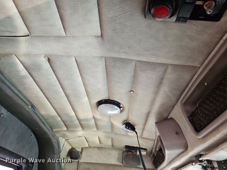 image for item DN7184 2004 Peterbilt  379 semi truck