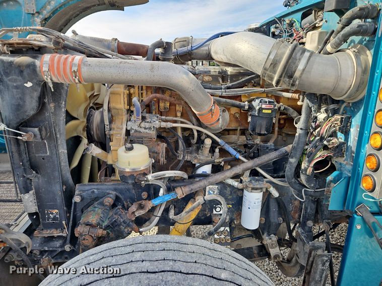 image for item DN7184 2004 Peterbilt  379 semi truck