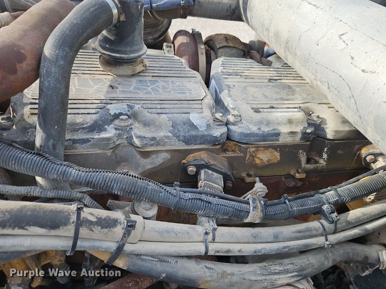 image for item DN7184 2004 Peterbilt  379 semi truck