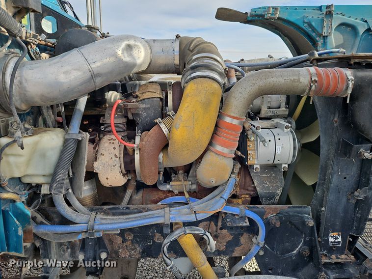 image for item DN7184 2004 Peterbilt  379 semi truck