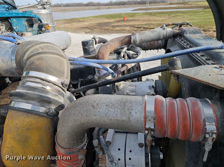 image for item DN7184 2004 Peterbilt  379 semi truck