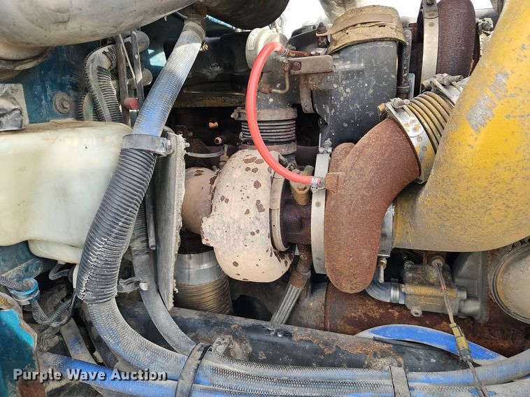 image for item DN7184 2004 Peterbilt  379 semi truck