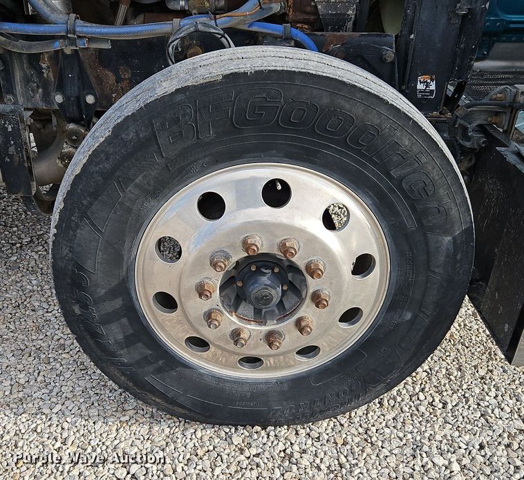 image for item DN7184 2004 Peterbilt  379 semi truck