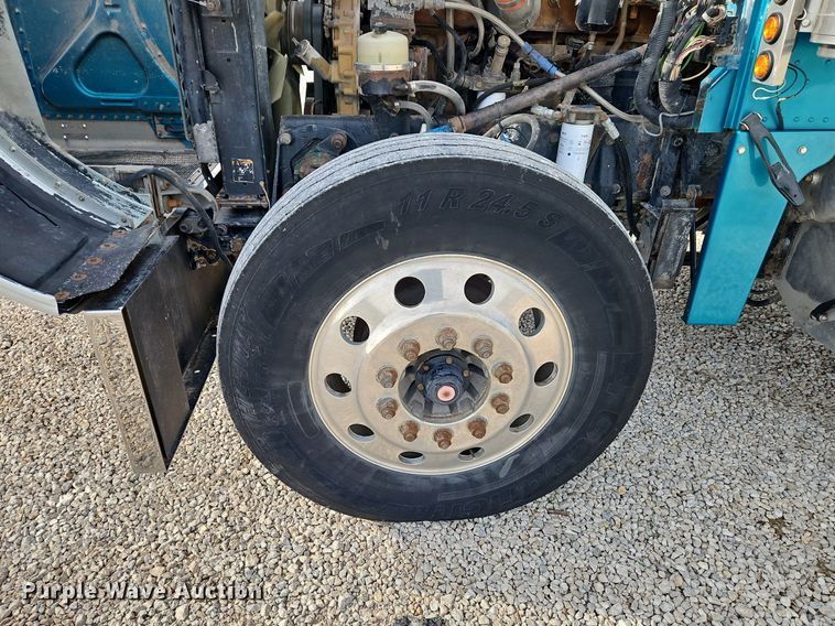 image for item DN7184 2004 Peterbilt  379 semi truck