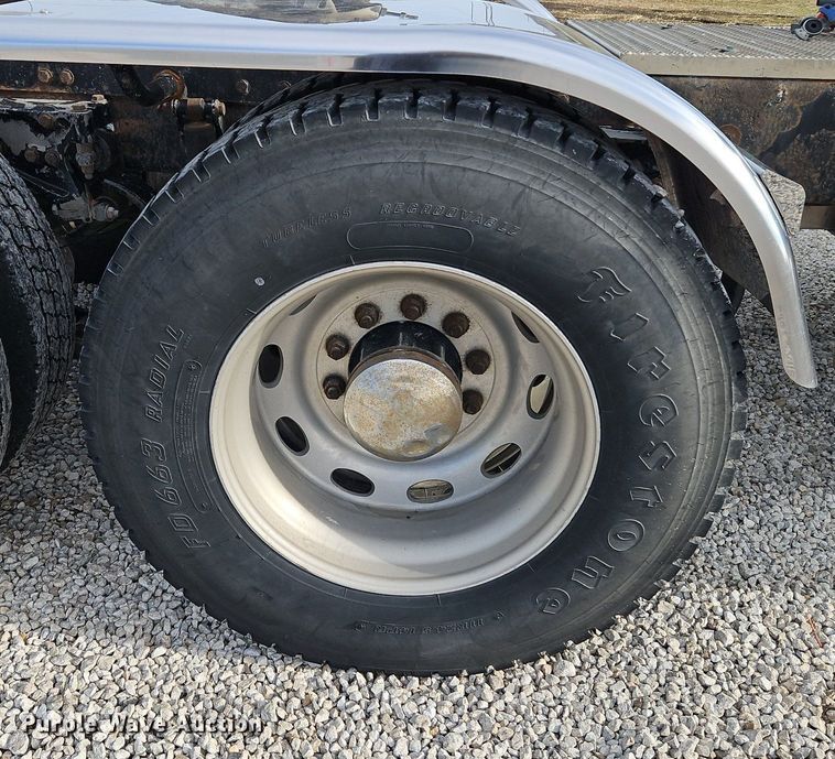 image for item DN7184 2004 Peterbilt  379 semi truck