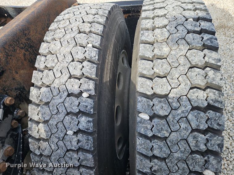 image for item DN7184 2004 Peterbilt  379 semi truck