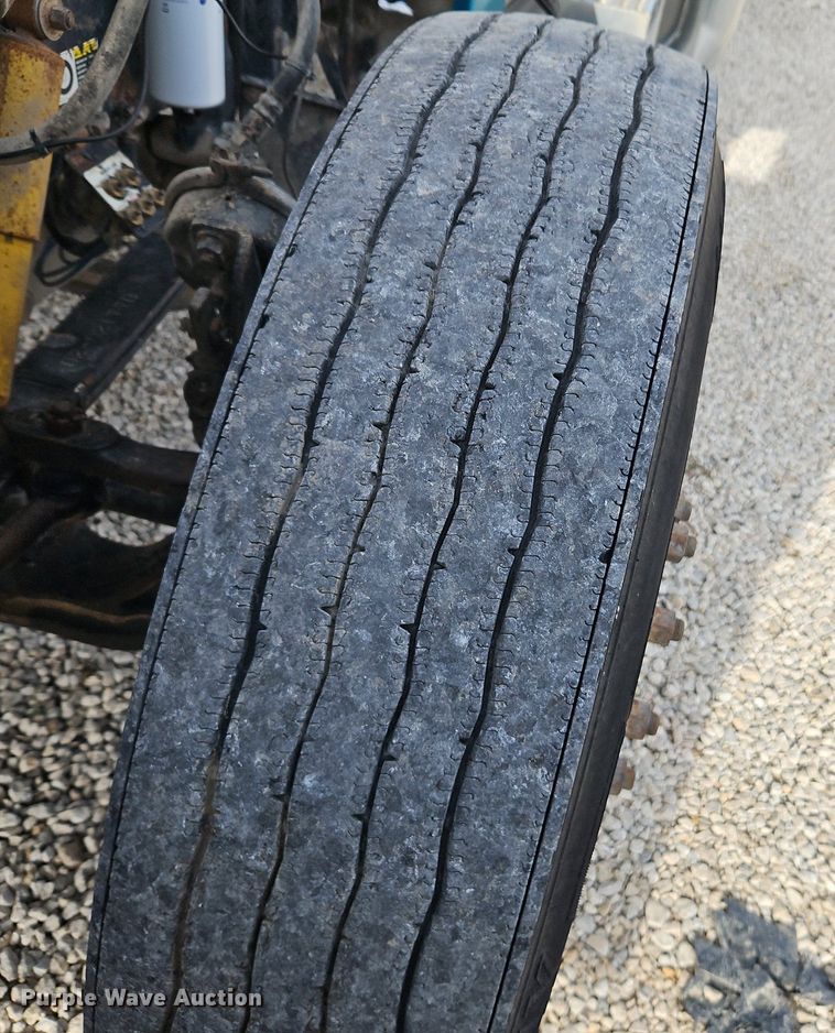 image for item DN7184 2004 Peterbilt  379 semi truck