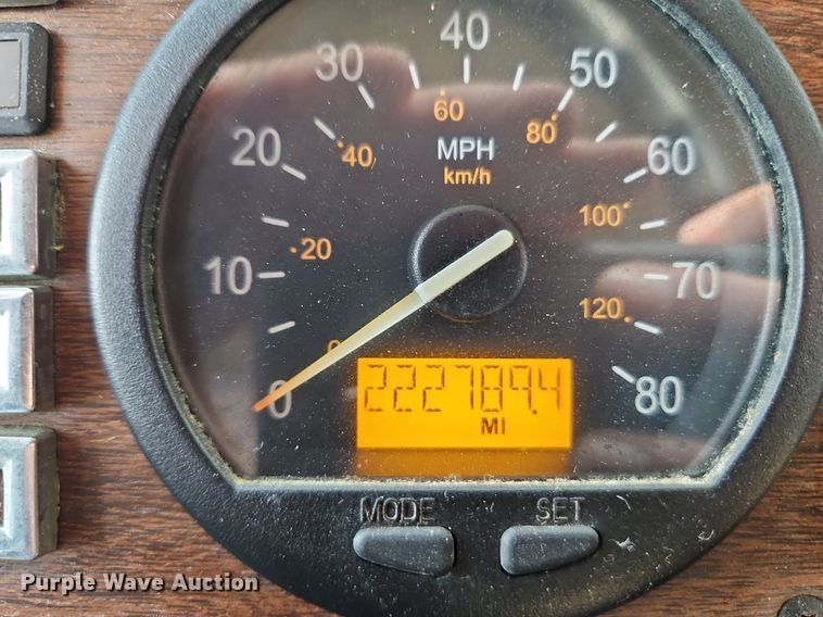 image for item DN7185 2005 Freightliner  FLD120 semi truck