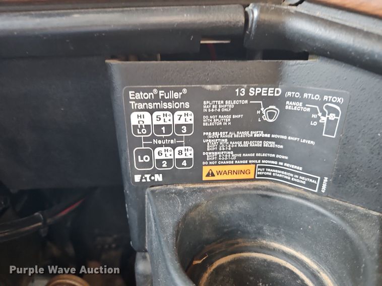 image for item DN7185 2005 Freightliner  FLD120 semi truck