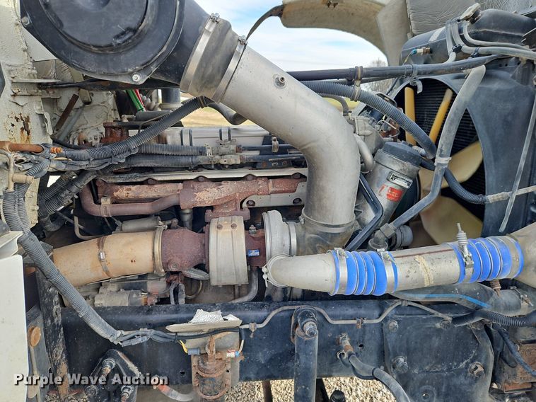 image for item DN7185 2005 Freightliner  FLD120 semi truck