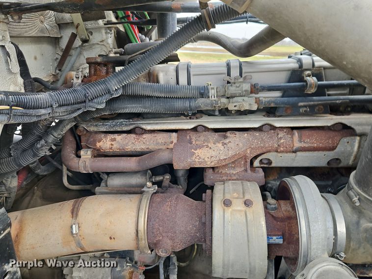 image for item DN7185 2005 Freightliner  FLD120 semi truck