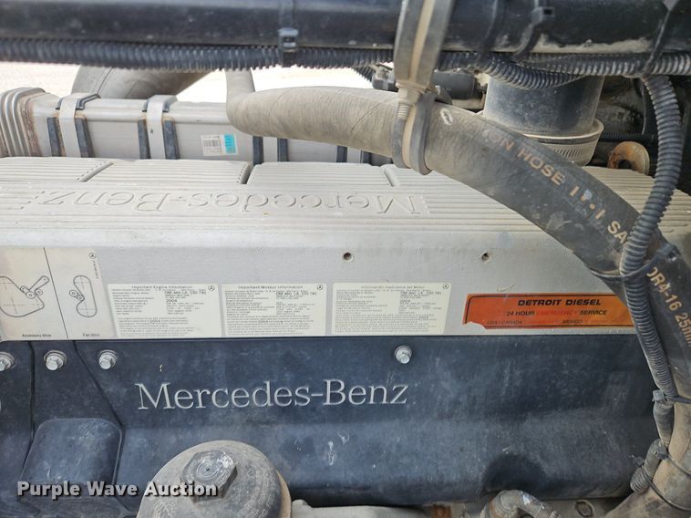 image for item DN7185 2005 Freightliner  FLD120 semi truck