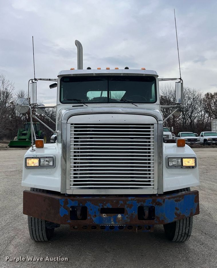 image for item DP2197 2006 Freightliner FLD120 semi truck