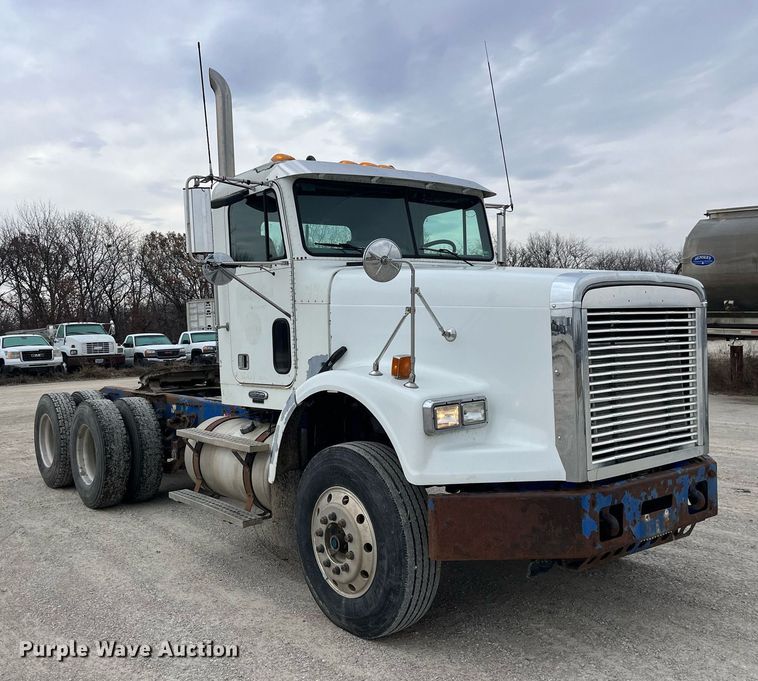 image for item DP2197 2006 Freightliner FLD120 semi truck