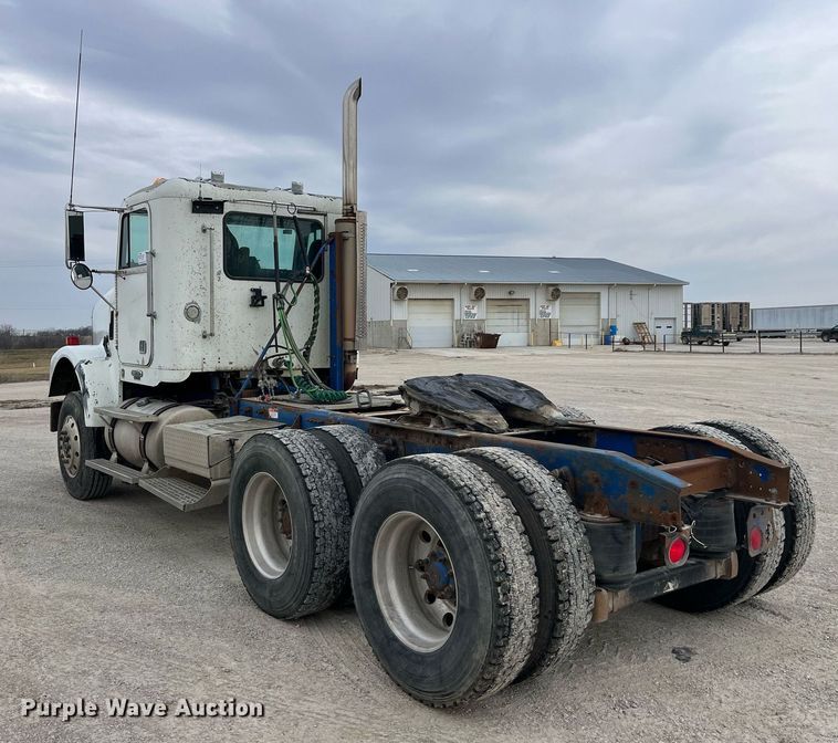 image for item DP2197 2006 Freightliner FLD120 semi truck