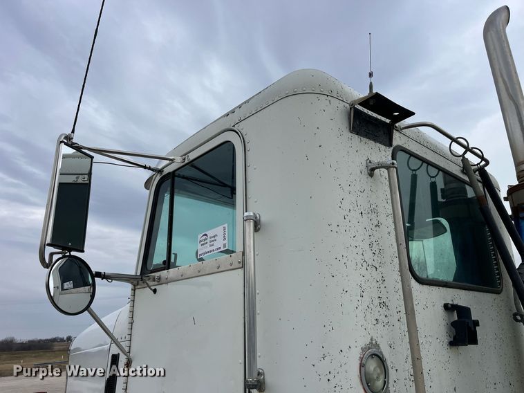 image for item DP2197 2006 Freightliner FLD120 semi truck