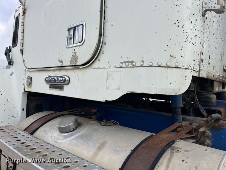 image for item DP2197 2006 Freightliner FLD120 semi truck