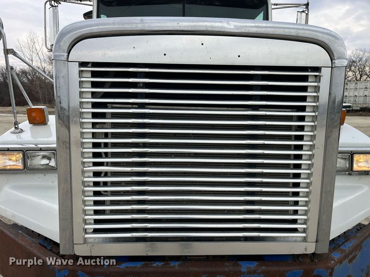 image for item DP2197 2006 Freightliner FLD120 semi truck